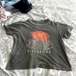 Billabong T-shirt | Gray floral | Size Small |
